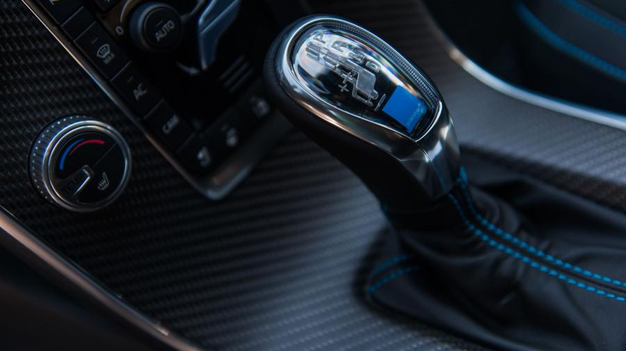 Детали интерьера Volvo V60 Polestar 2017 года  (WW) (фото 37 из 45)